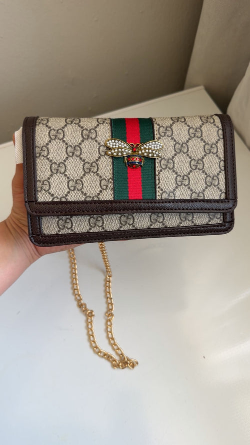 Bolso bandolera GG con cadena dorada y detalle de abeja