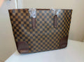 Combo Bolsa Tote y Cartera a Juego Estilo Cuadros Marrón LV