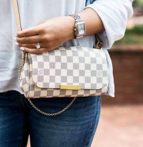 Bolso Elegante Cuadros Beige con Cadena Dorada