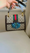 Bolso Elegante Estilo Gucci con Detalle de Abeja