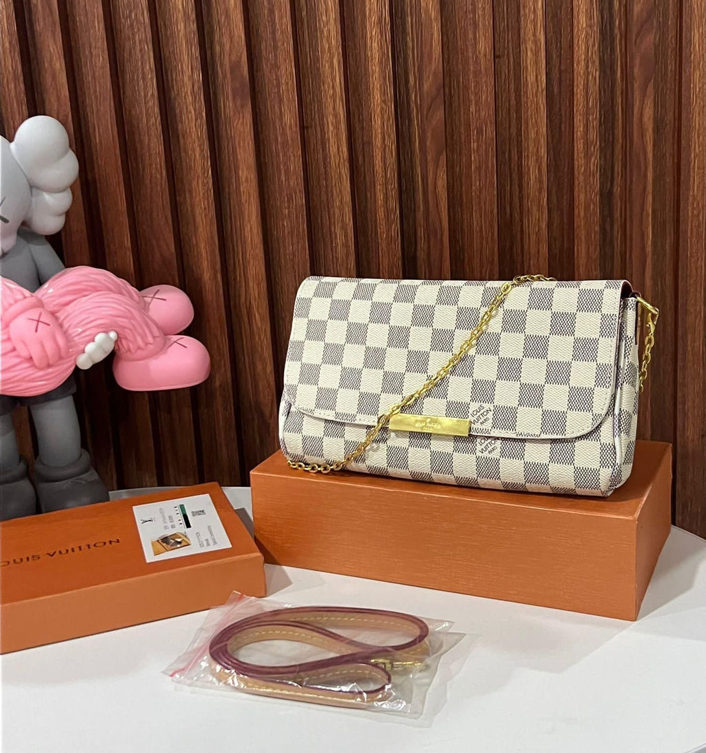 Bolso Elegante Cuadros Beige con Cadena Dorada